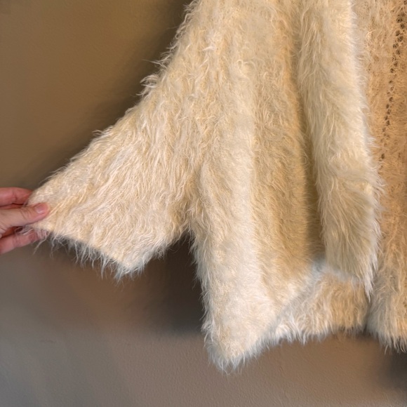 ANTHRO | Knitted & Knotted Fuzzy Women's Poncho Sweater‎ - Picture 2 of 5